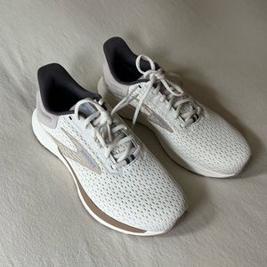 NEW! Brooks Anthem 6 Running Shoe ! Size 9